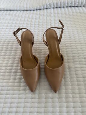 Classic Pointed-Toe Slingback Heels in Tan